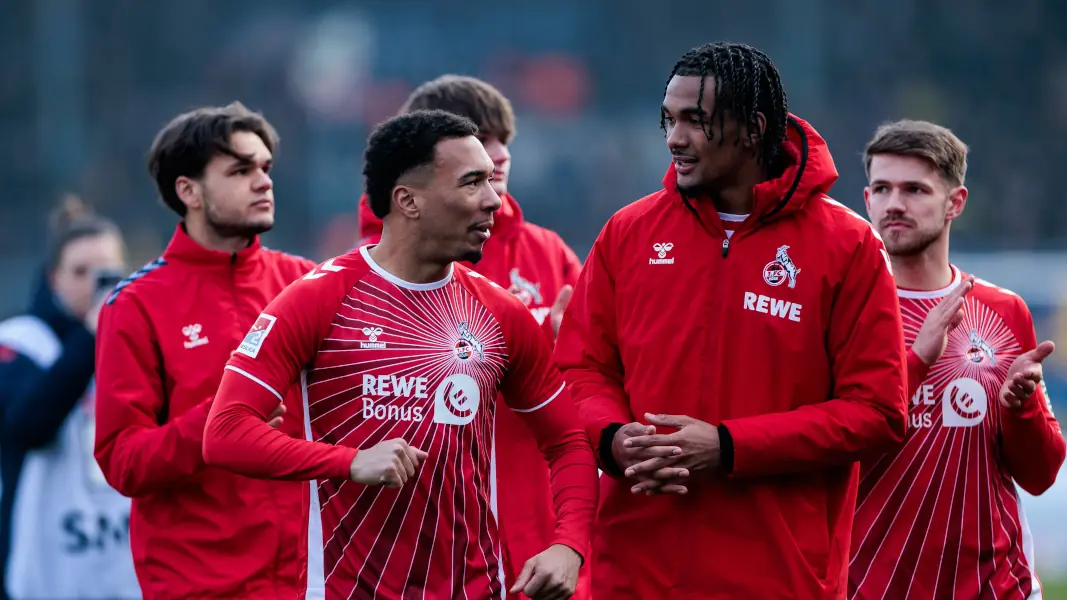 Oliver Schmitt nach seinem Zweitliga-Debüt in Braunschweig mit Damion Downs. (Foto: IMAGO / Beautiful Sports)