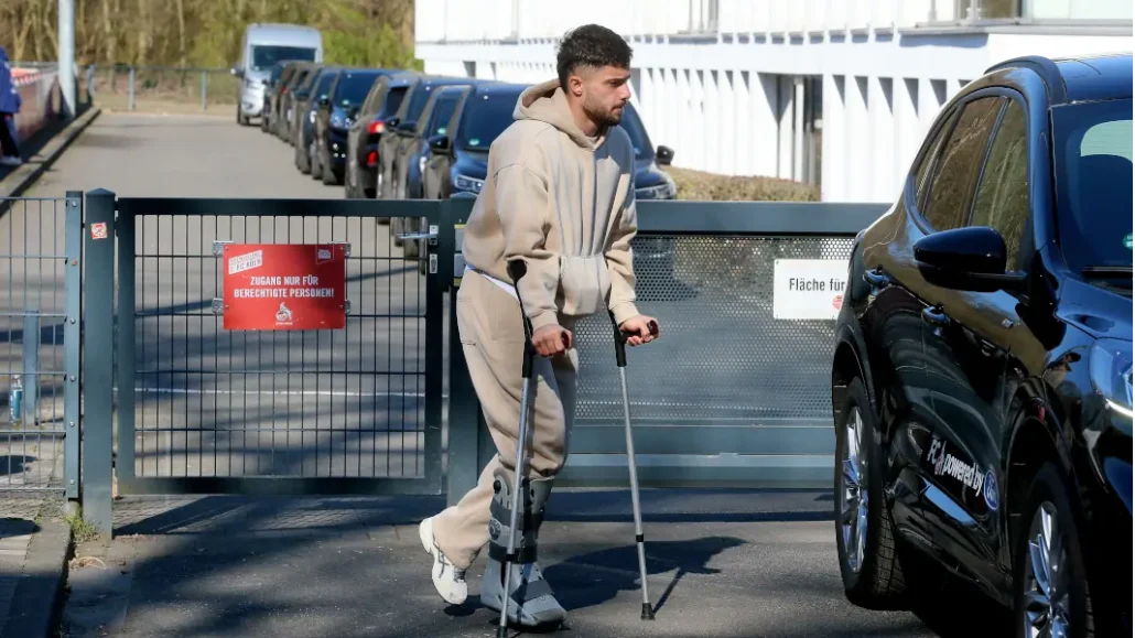 Jusuf Gazibegovic humpelt zum Auto. (Foto: Bucco)