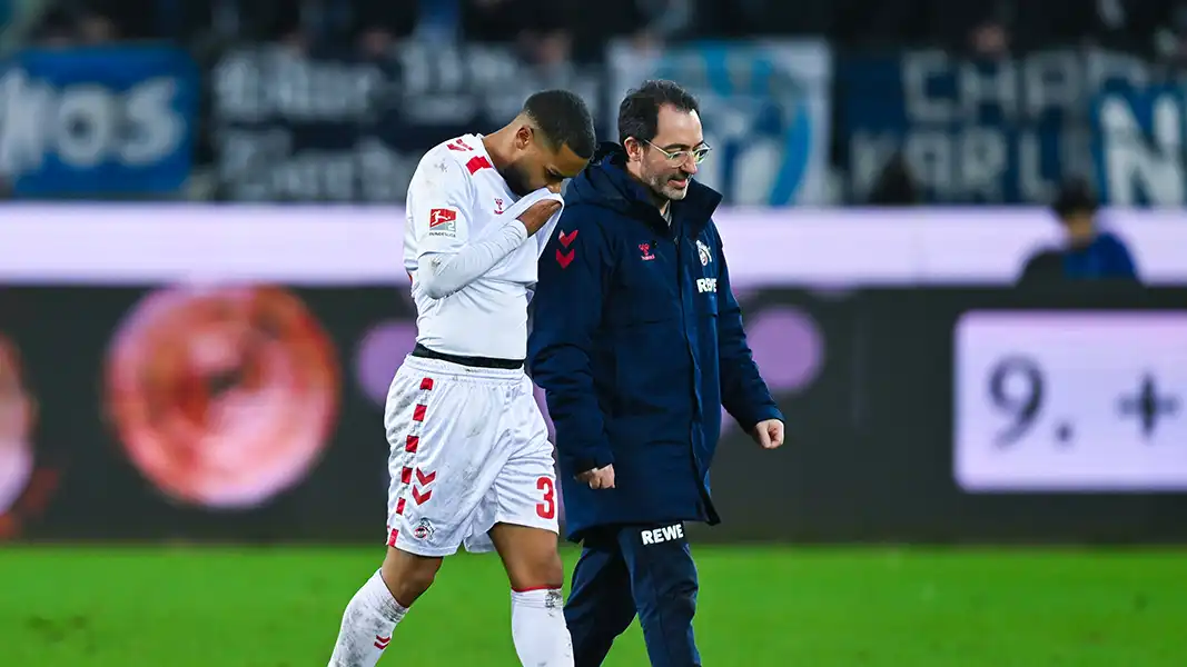 Linton Maina verlässt beim KSC den Platz. (Foto: IMAGO / DeFodi Images)