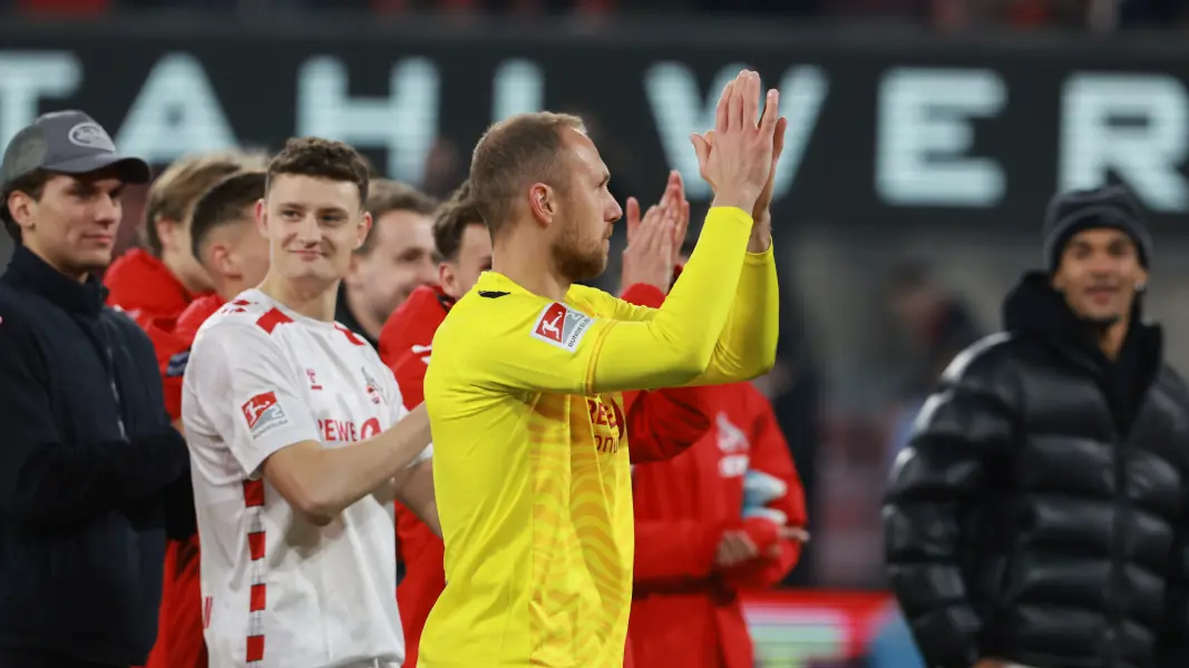 Marvin Schwäbe wurde nach dem Sieg gegen Darmstadt gefeiert. (Foto: Bucco)