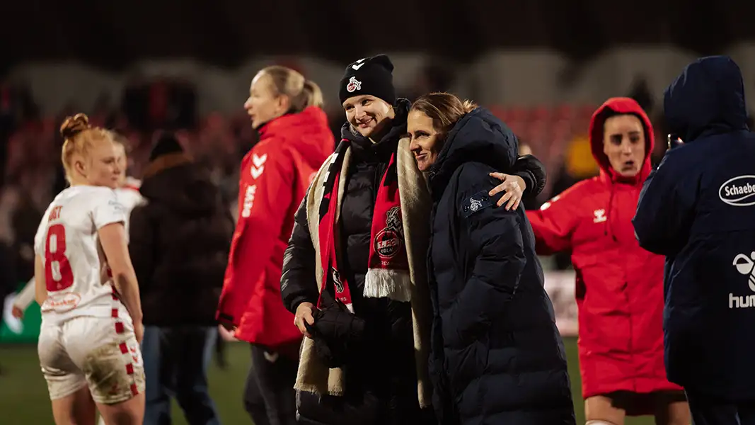 Anna-Lena Stolze zusammen mit Trainerin Britta Carlson. (Foto: IMAGO / Gabor Baumgarten)