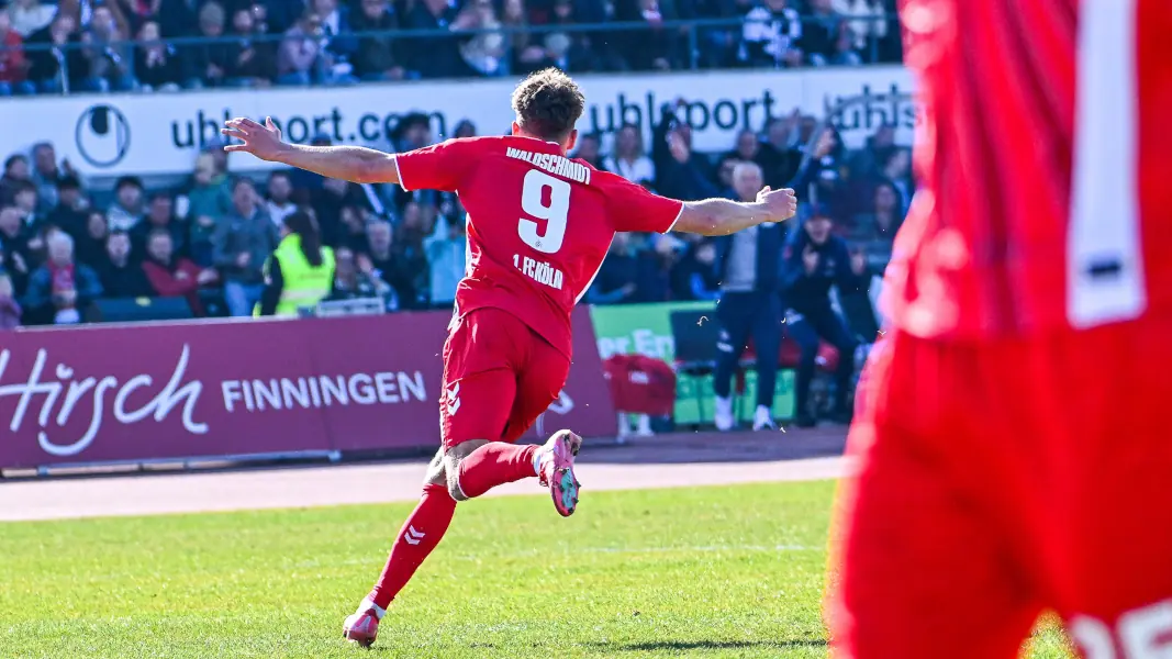 Luca Waldschmidt jubelt über sein 1:0 für den 1. FC Köln in Ulm. (Foto: IMAGO / Nordphoto)