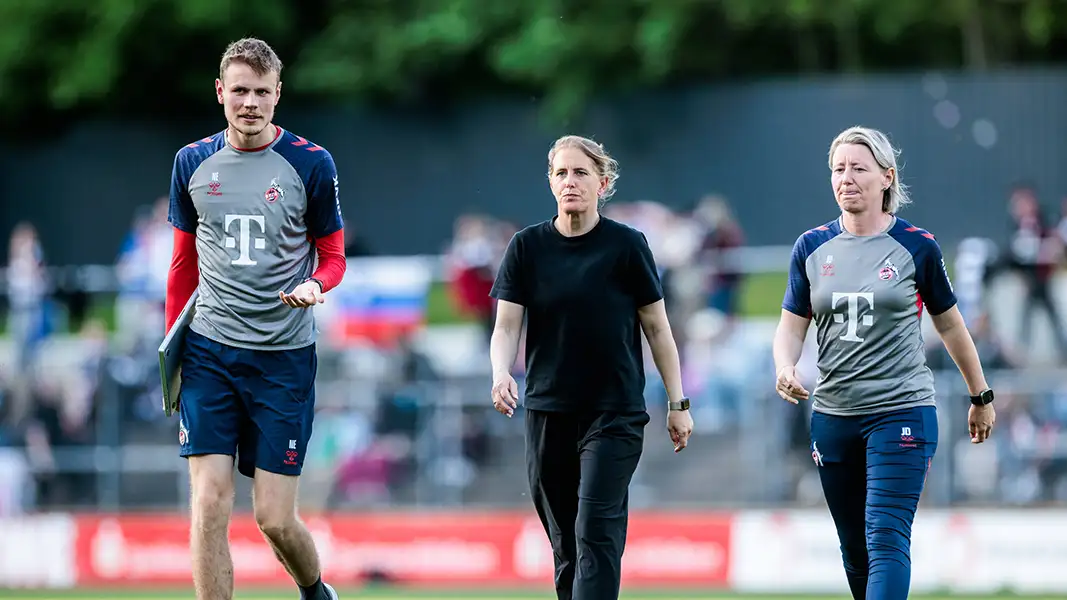 Noah Eberhardt, Britta Carlson und Jaqueline Dünker vor dem Spiel gegen Eintracht Frankfurt (Foto: IMAGO / Beautiful Sports)