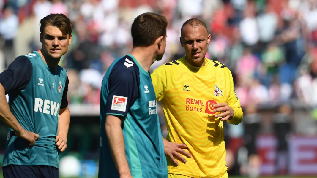 FC-Torhüter Marvin Schwäbe nach Abpfiff in Hannover. (Foto: IMAGO / DeFodi Images)