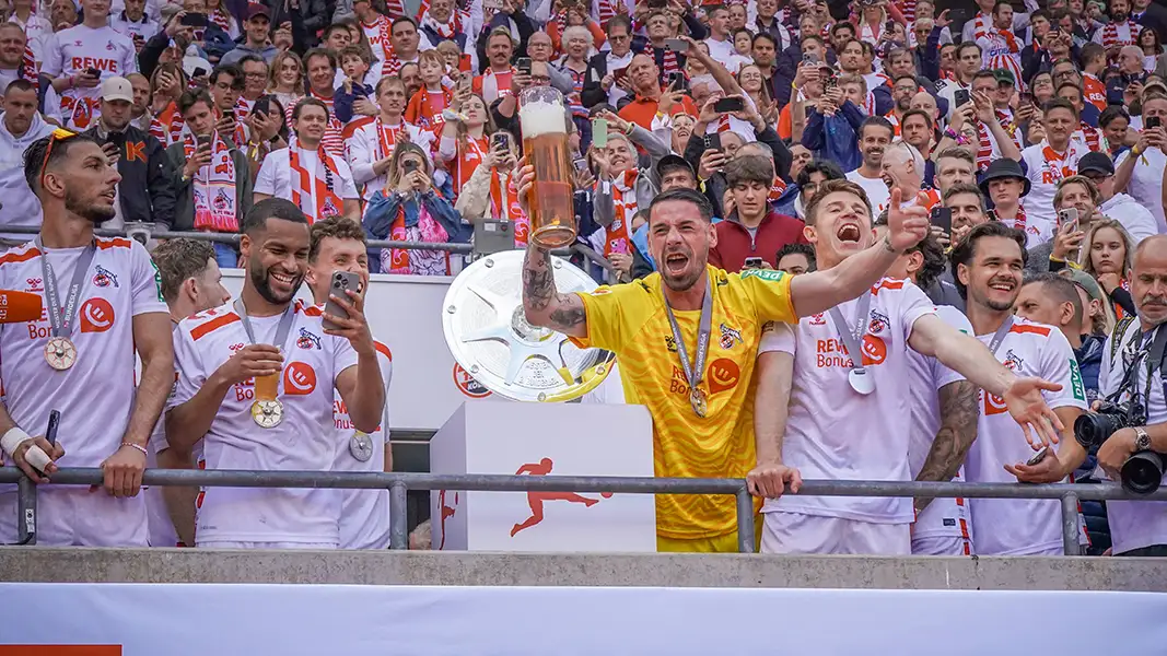 Aufstieg und Zweitliga-Meister: So feiert der 1. FC Köln in Müngersdorf. (Fotos: IMAGO)