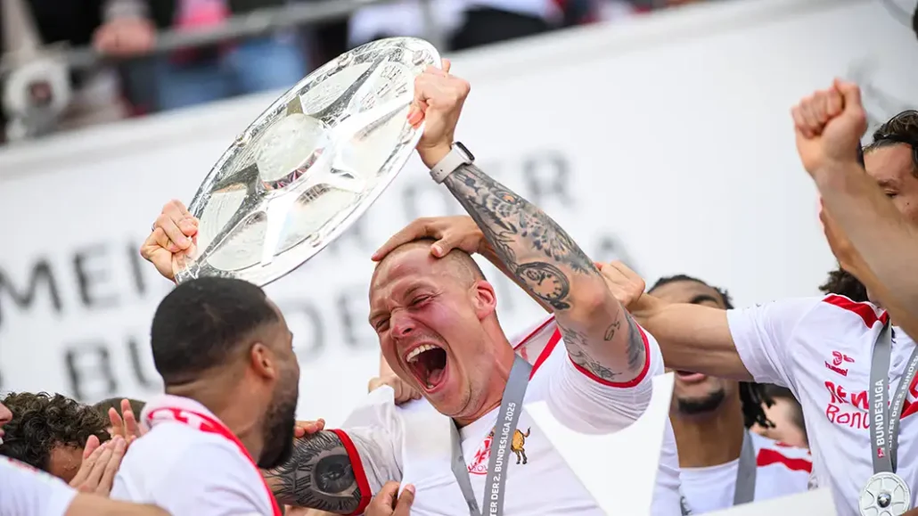Aufstieg und Zweitliga-Meister: So feiert der 1. FC Köln in Müngersdorf. (Fotos: IMAGO)