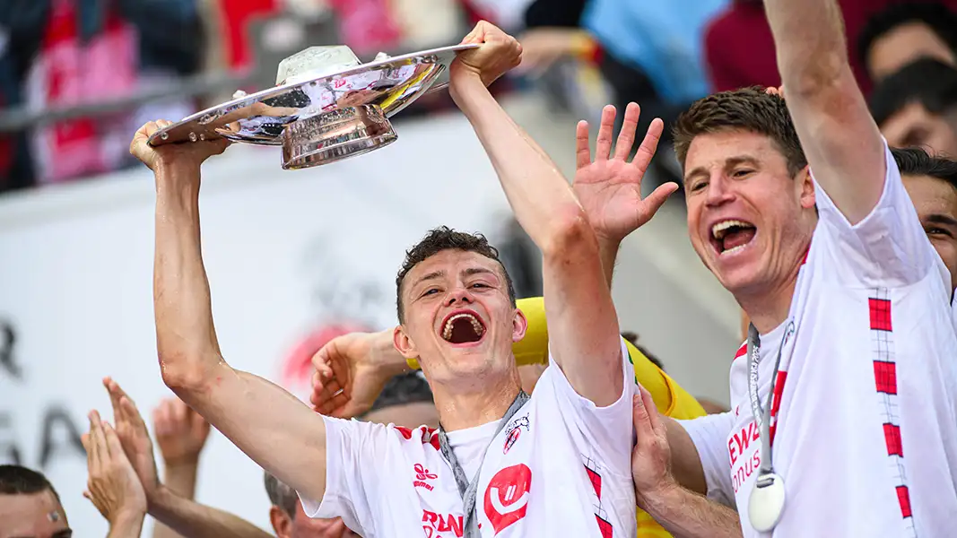 Aufstieg und Zweitliga-Meister: So feiert der 1. FC Köln in Müngersdorf. (Fotos: IMAGO)