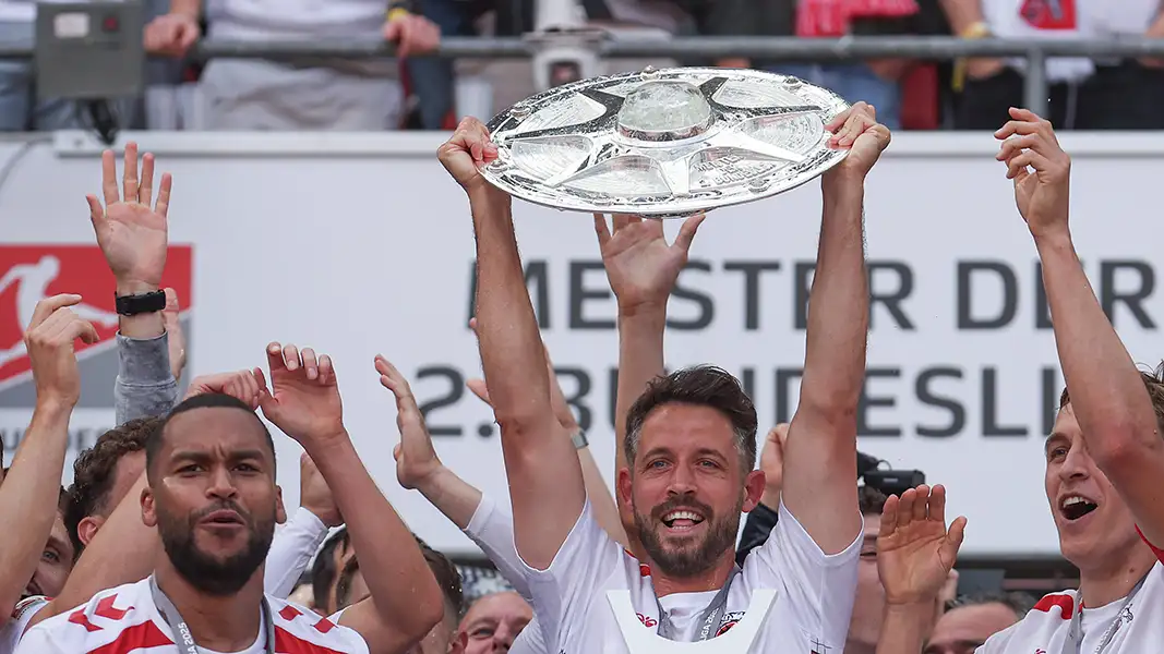 Aufstieg und Zweitliga-Meister: So feiert der 1. FC Köln in Müngersdorf. (Fotos: IMAGO)