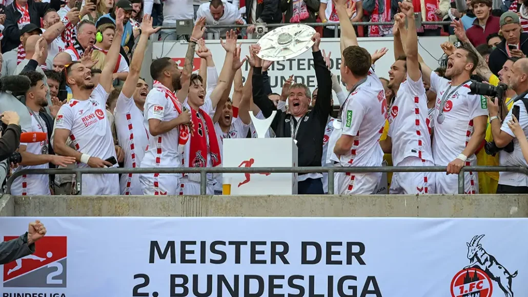 Aufstieg und Zweitliga-Meister: So feiert der 1. FC Köln in Müngersdorf. (Fotos: IMAGO)