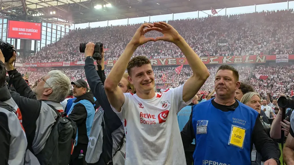 Aufstieg und Zweitliga-Meister: So feiert der 1. FC Köln in Müngersdorf. (Fotos: IMAGO)