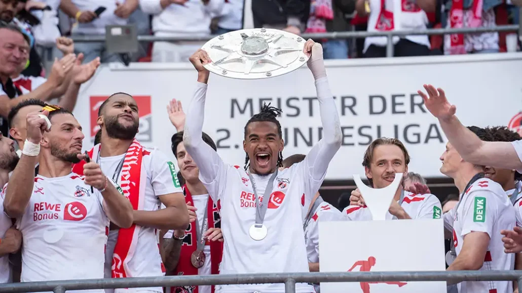 Aufstieg und Zweitliga-Meister: So feiert der 1. FC Köln in Müngersdorf. (Fotos: IMAGO)