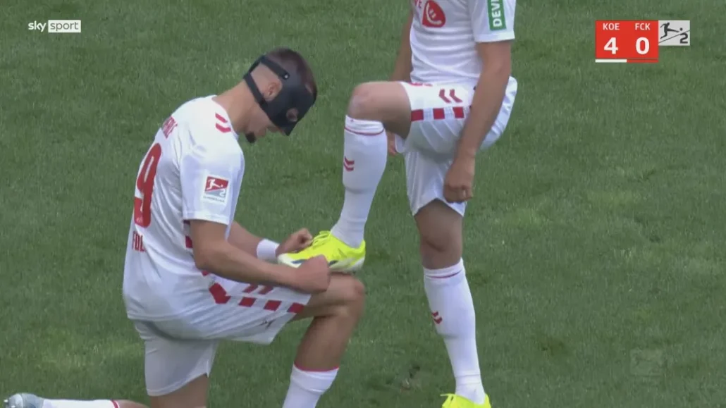 Tim Lemperle widmete sich Mark Uths begnadetem linken Fuß. (Foto: Sky)