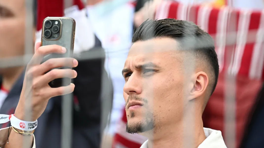 Er fehlte beim Saisonabschluss: FC-Profi auf dem Weg zum Medizincheck