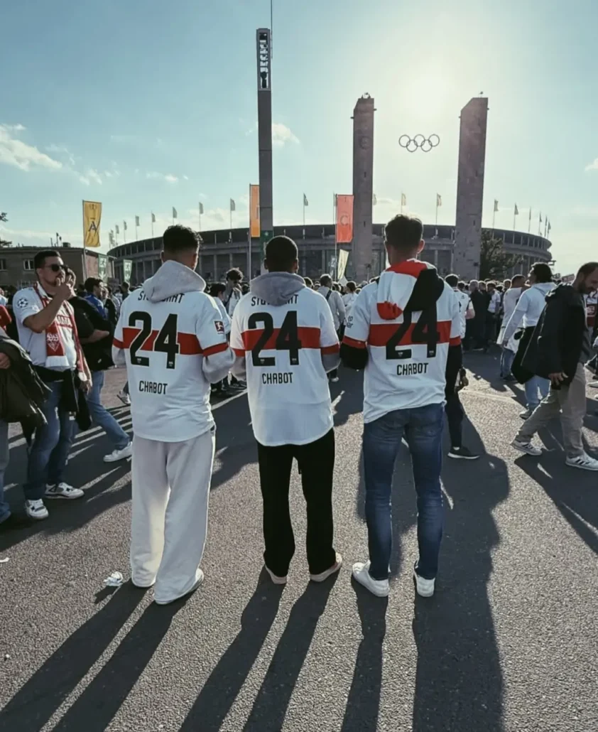 Leart Pacarada, Linton Maina und Mark Uth (v.l.) drückten im Chabot-Trikot im Berliner Olympiastadion die Daumen. (Foto: instagram.com/leartpaqarada19)