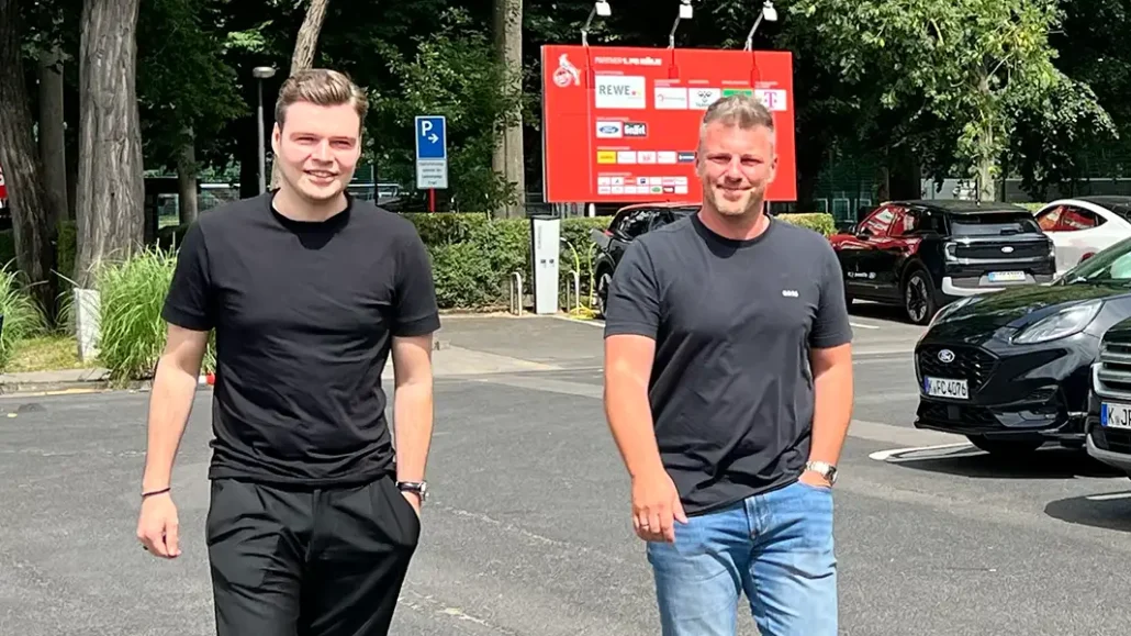 Lukas Berg und Lukas Kwasniok kommen am Geißbockheim am. (Foto: GEISSBLOG)
