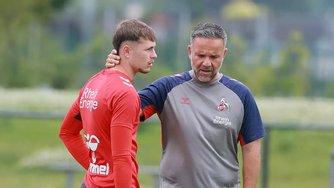 Alessandro Blazic am Montag beim Trainingsauftakt der U21 zusammen mit Trainer Evangelos Sbonias. (Foto: Bucco)