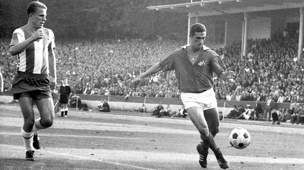 Der Brasilianer Zézé (re.) im Trikot des 1. FC Köln. (Foto: IMAGO / Horstmüller)
