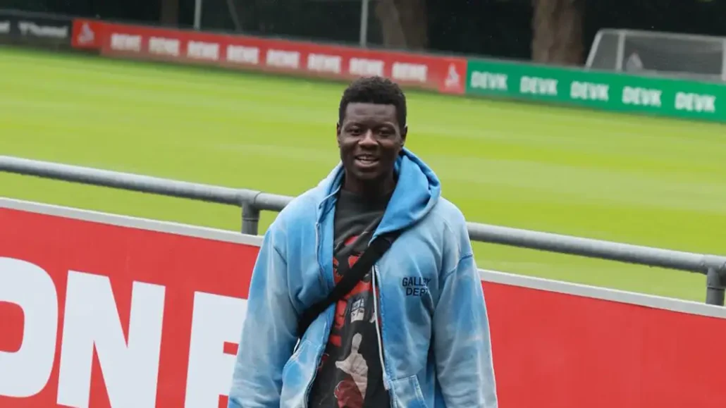 Ragnar Ache am Sonntag am Geißbockheim. (Foto: Bucco)