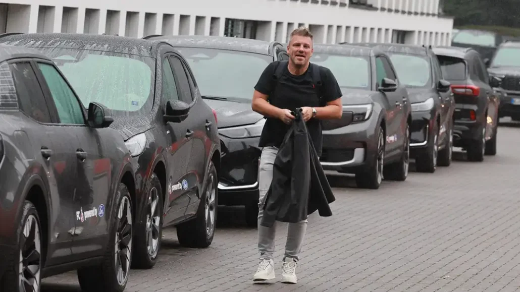 Lukas Kwasniok am Sonntag am Geißbockheim. (Foto: Bucco)
