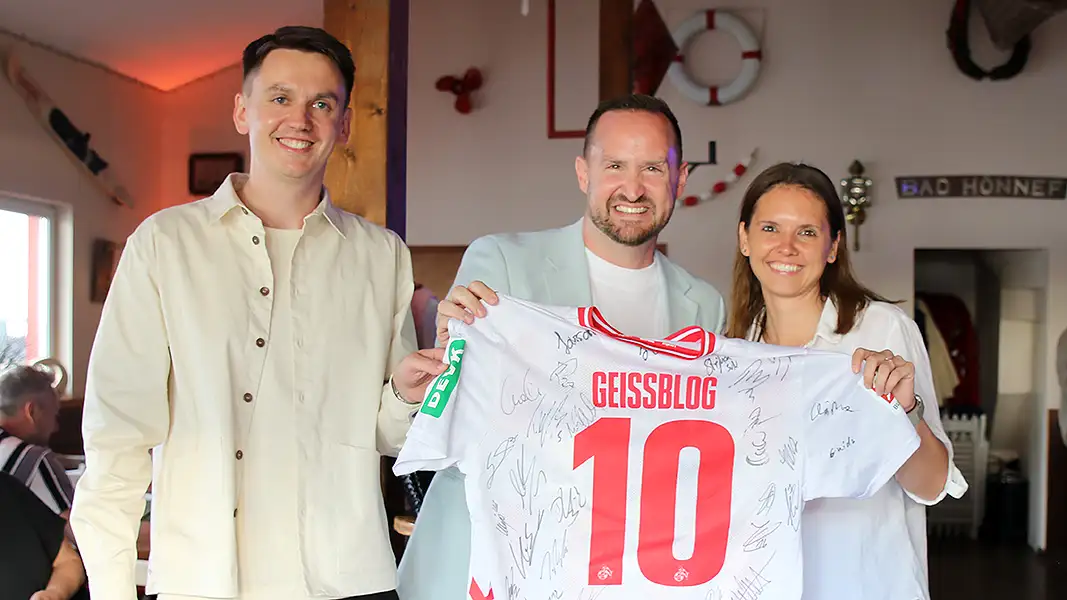 Die GEISSBLOG-Reporter Martin Zenge, Marc Merten und Sonja Gauer bei der 10-Jahres-Feier. (Foto: GEISSBLOG)