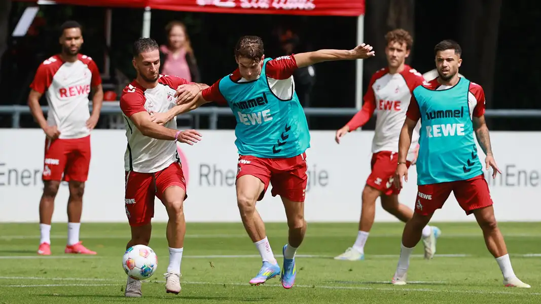 Jakub Kaminski im Duell mit Leart Pacarada. (Foto: Bucco)