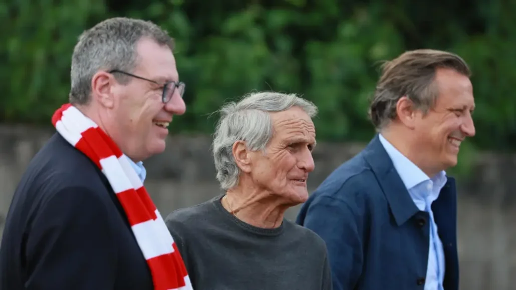 Wolfgang Overath mit FC-Präsident Werner Wolf und Aufsichtsratschef Lionel Souque. (Foto: Bucco)