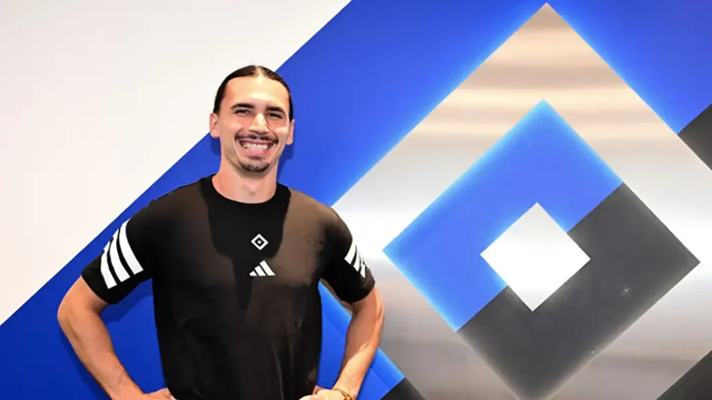 Rayan Philippe bei seiner Präsentation in Hamburg. (Foto: HSV)