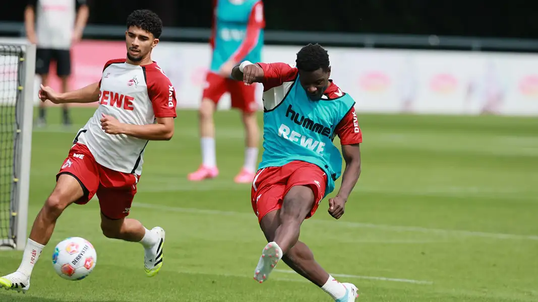 Ragnar Ache schließt ab, Fayssal Harchaoui schaut zu. (Foto: Bucco)