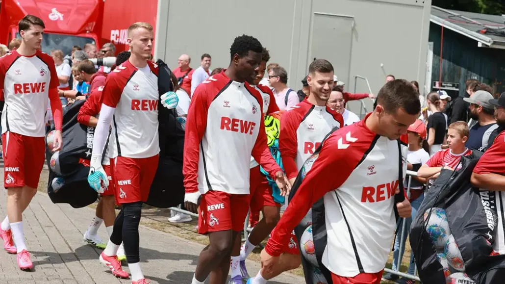 Malek El Mala, Luis Hauer, Ragnar Ache, Tom Krauß und Etienne Borie (v.l.) beim Trainingsauftakt. (Foto: Bucco)