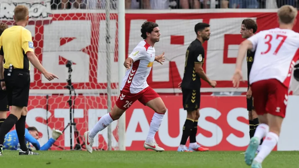 Regensburgs Benedikt Bauer schockte den 1. FC Köln. (Foto: IMAGO / Zink)