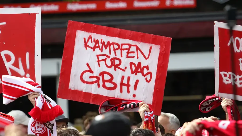 Rund 4000 FC-Fans waren bei der Demo am Heumarkt. (Foto: GEISSBLOG)