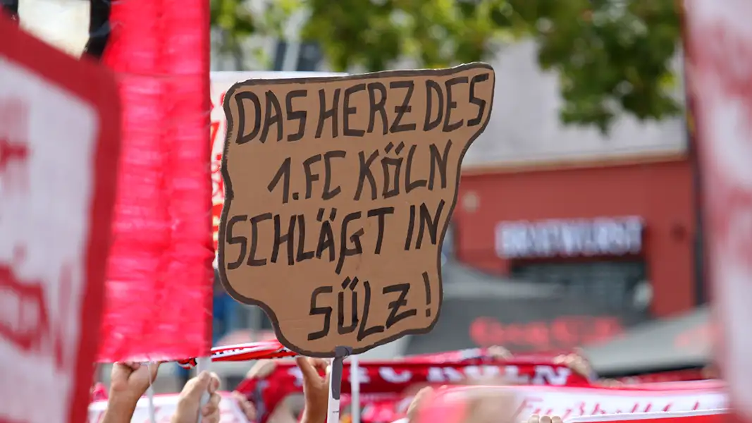 Rund 4000 FC-Fans waren bei der Demo am Heumarkt. (Foto: GEISSBLOG)