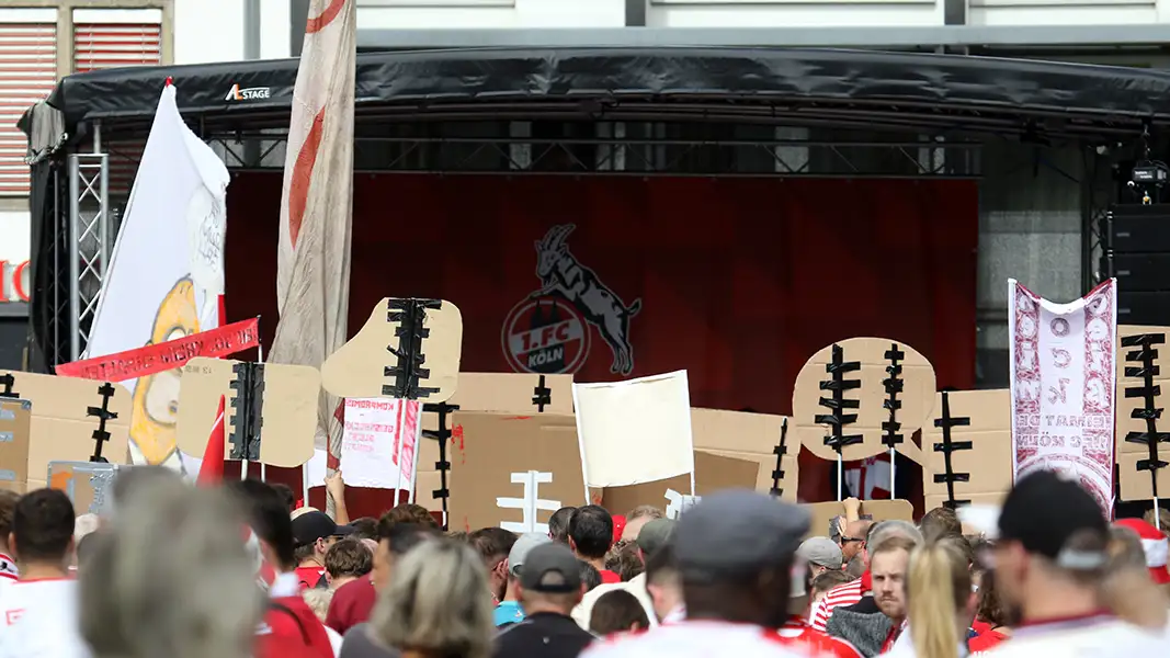 Rund 4000 FC-Fans waren bei der Demo am Heumarkt. (Foto: GEISSBLOG)