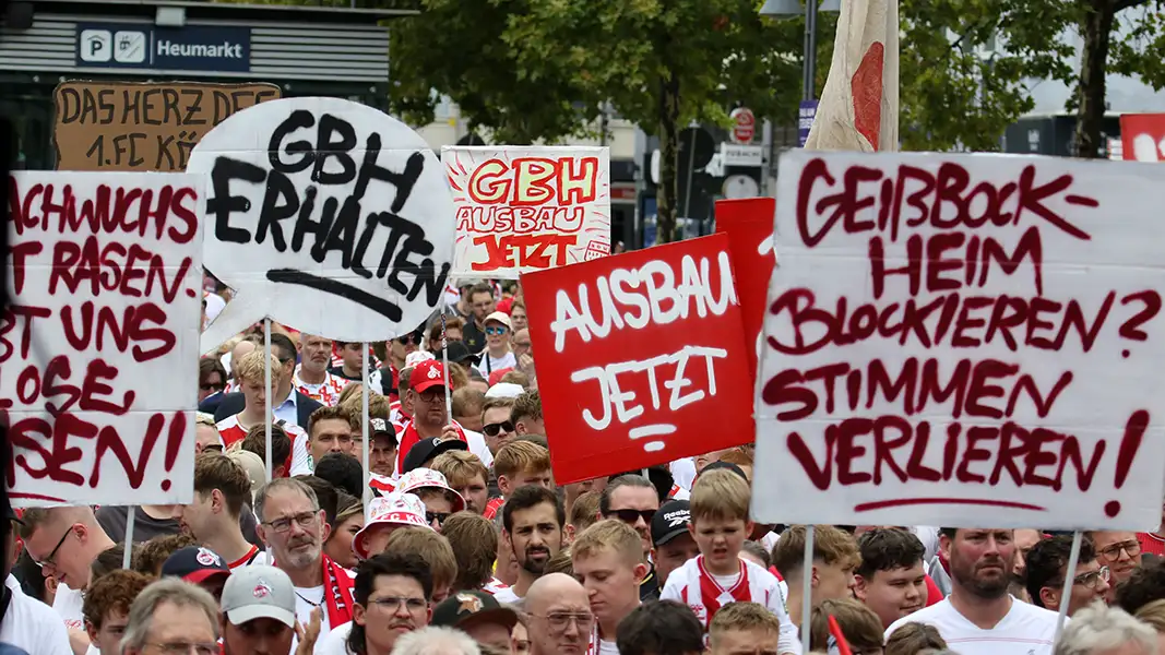 Rund 4000 FC-Fans waren bei der Demo am Heumarkt. (Foto: GEISSBLOG)