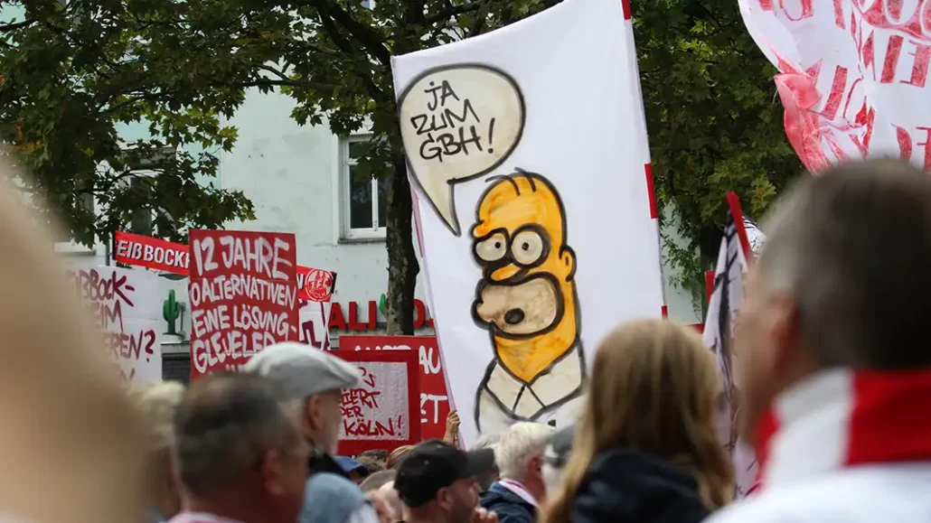 Rund 4000 FC-Fans waren bei der Demo am Heumarkt. (Foto: GEISSBLOG)