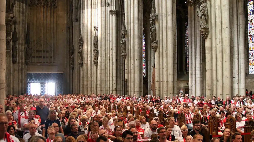 Die Andacht des 1. FC Köln im Kölner Dom. (Foto: GEISSBLOG)