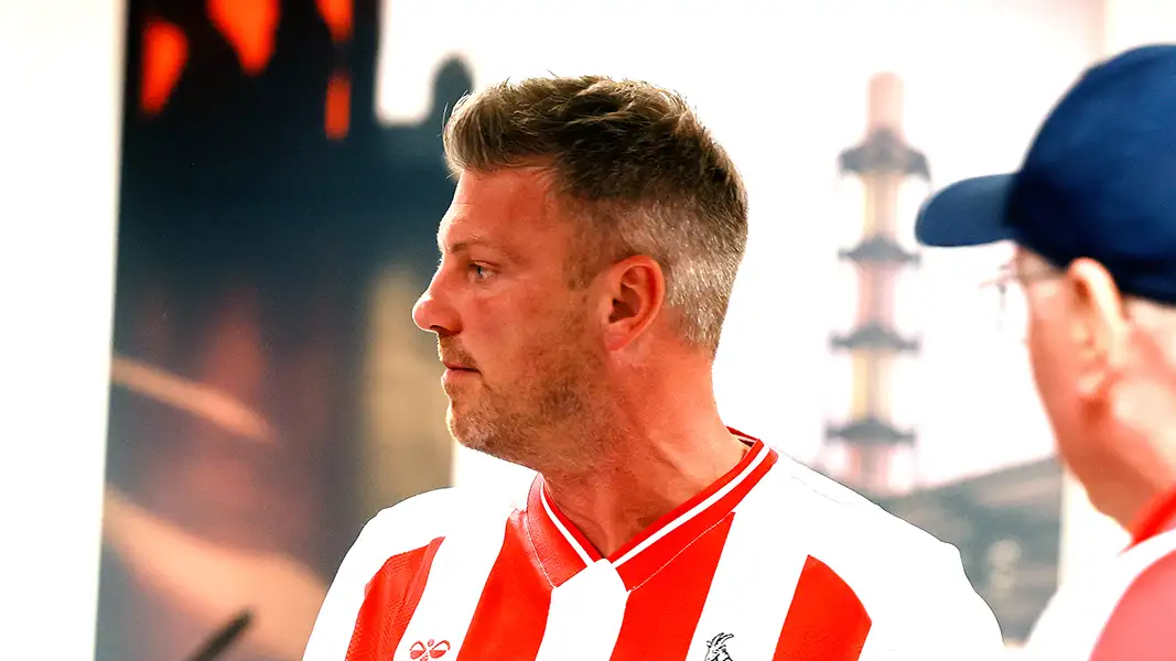 Kwasniok jokes about jersey question: