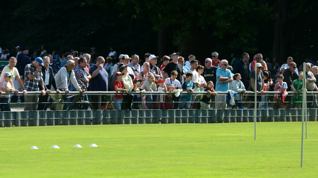Riesiger Ansturm beim FC-Training am Donnerstag. (Foto: GEISSBLOG)