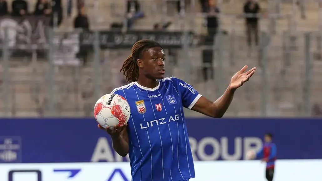 Elias Bakatukanda steht aktuell bei Blau-Weiß Linz unter Vertrag. (Foto: IMAGO / Scharinger)
