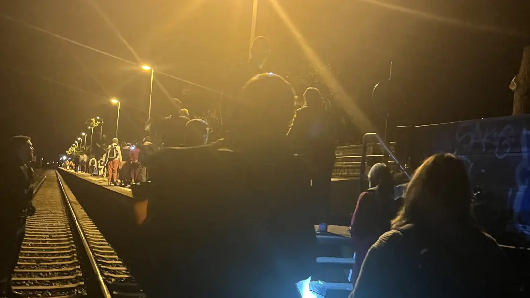 Nachts aus dem Zug evakuiert: 400 FC-Fans erleben Horror-Heimfahrt