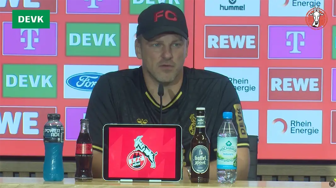 Lukas Kwasniok auf der Pressekonferenz nach dem Spiel gegen Stuttgart. (Foto: GEISSBLOG)
