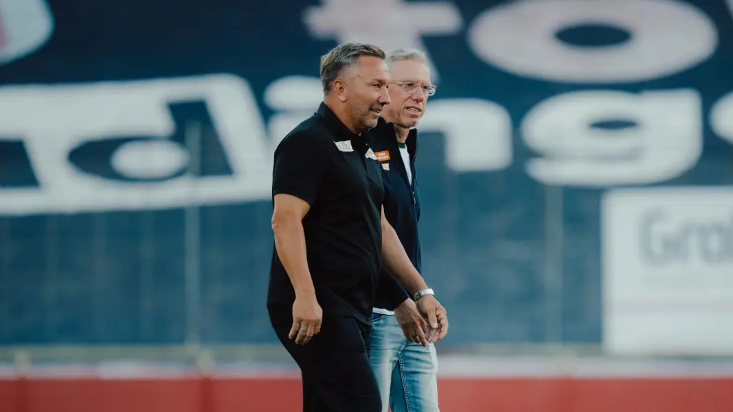 Manfred Schmid und Peter Stöger trafen am Sonntag erstmals als gegnerische Trainer aufeinander. (Foto: IMAGO / GEPA pictures)