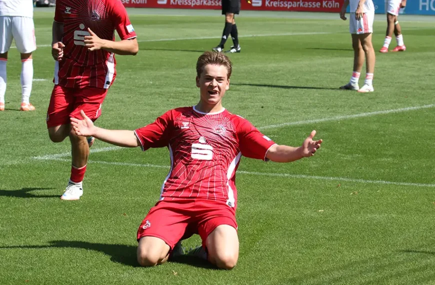 Benjamin Ley jubelt mit der U19 des 1. FC Köln. (Foto: GEISSBLOG)