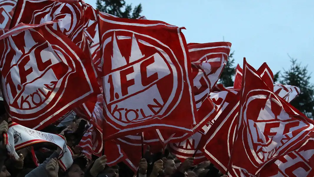 Die Fans des 1. FC Köln im Spiel bei Racing FC Union. (Foto: GEISSBLOG)