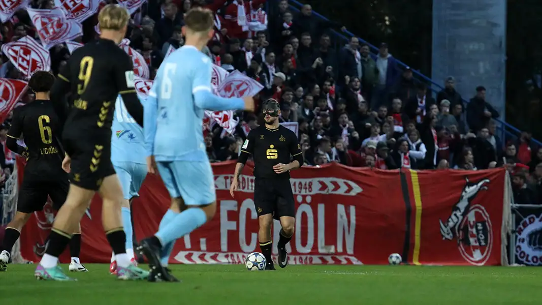 Luis Stapelmann mit Maske im Spiel bei Racing FC Union. (Foto: GEISSBLOG)