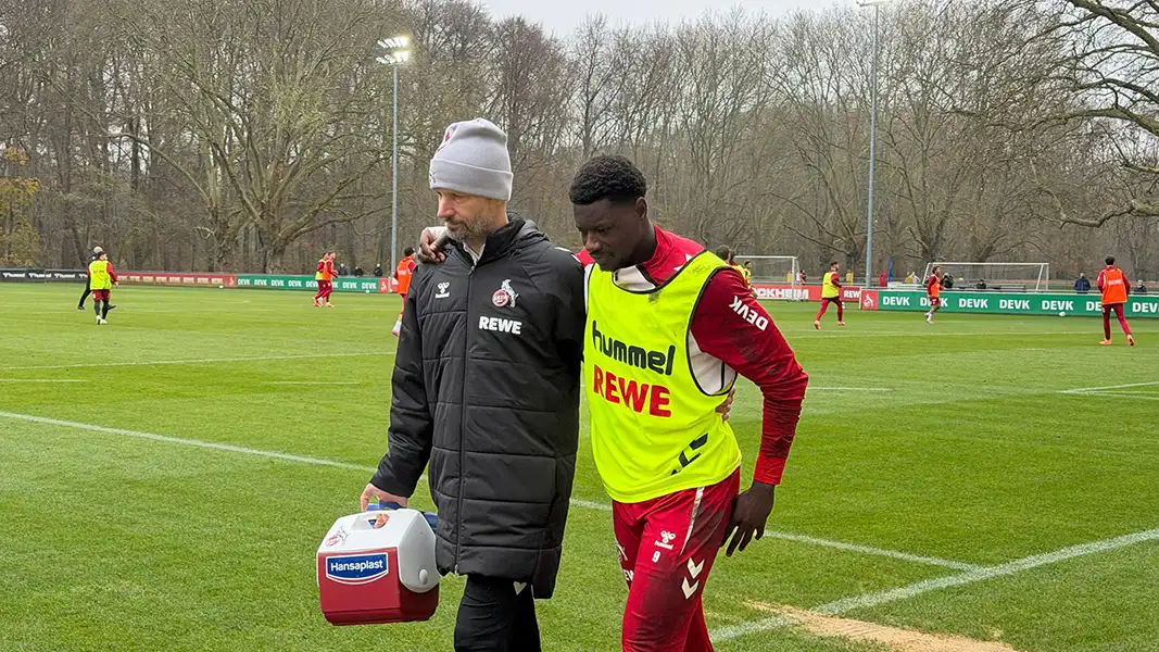 Ellbogen ins Gesicht: FC-Stürmer muss vorzeitig vom Platz