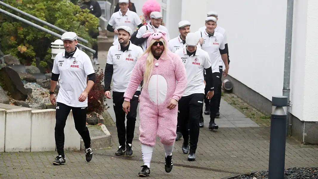 Karnevalstraining beim FC: Vom Schweinhorn bis zum Handball-Training