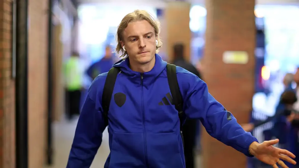 Sebastiaan Bornauw hat es in Leeds schwer. (Foto: IMAGO / NurPhoto)