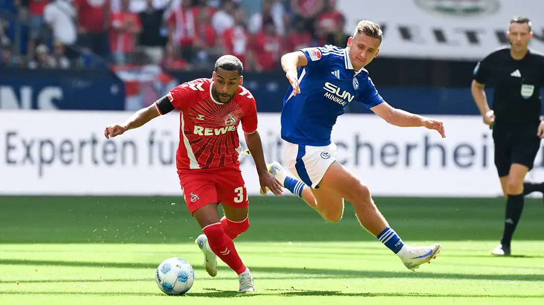 Linton Maina in der 2. Liga gegen Schalke 04 - die Königsblauen im Adidas-Trikot. (Foto: IMAGO / Team 2)