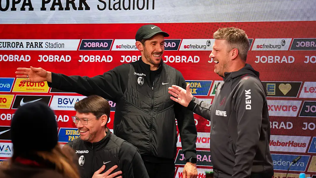 Julian Schuster und Lukas Kwasniok nach dem Spiel in Freiburg. (Foto: IMAGO / STEINSIEK.CH)